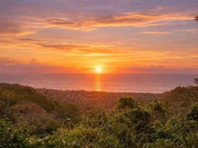 Terreno con vista al mar y cascada privada – Uvita