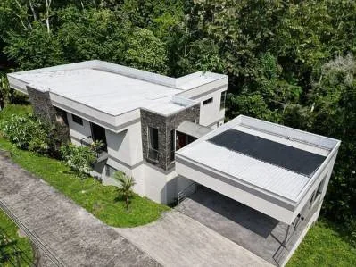 Luxury Lakeview Estate in Rainbow Bay | Private Pool, Dock Access & Resort Amenities – $525,000