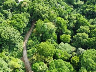 Propiedad única con terrazas y vistas espectaculares cerca del Parque Nacional Manuel Antonio.