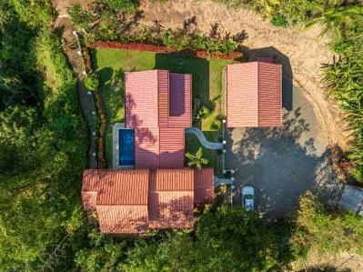 Impresionante casa con cascada + casita de invitados - Cascada Azul