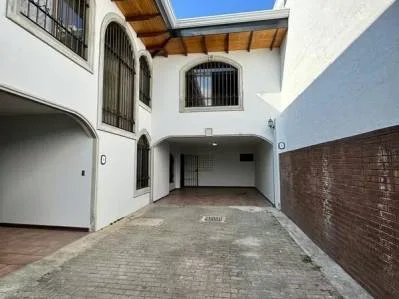 Propiedad con Dos Apartamentos a Precio Inigualable, Genera Ingresos en Escazú Trejos Montealegre
