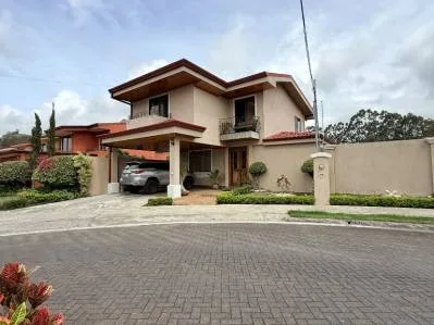 Venta de Casa en Condominio
