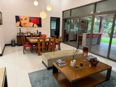 RESIDENCIA DE UNA SOLA PLANTA EN PIEDADES DE SANTA ANA