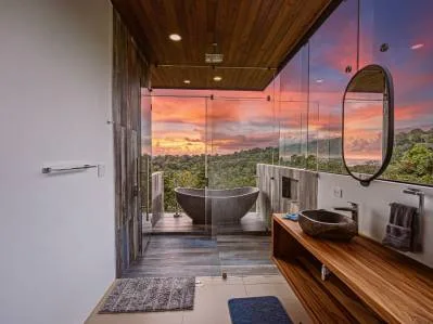 Lujosa casa moderna con impresionantes vistas al océano en Las Brisas, Uvita.