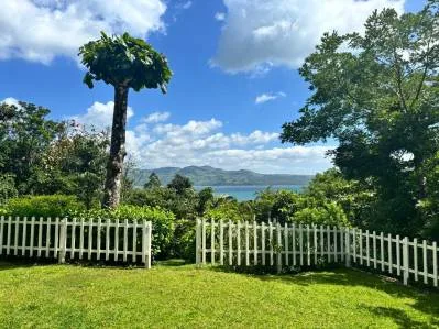 Casa Puky- Un refugio con vista privilegiada al Lago Arenal