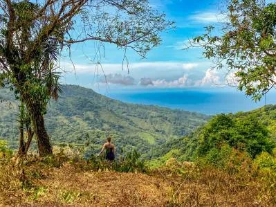 Terreno con vista al océano y a la montaña cerca de Uvita | Agua legal y privacidad garantizadas