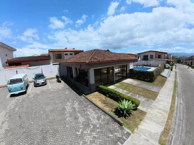 Se vende hermosa casa en Santo Tomás de Heredia — photo 2