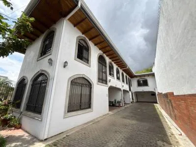 VENTA DE 2 CASAS EN CONDOMINIO EN TREJOS MONTEALEGRE, ESCAZÚ