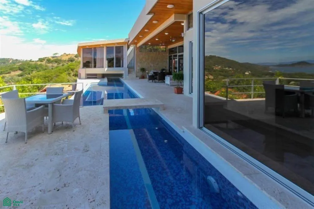 Casa Sedona Villa en Venta en Playa Hermosa Costa Rica
