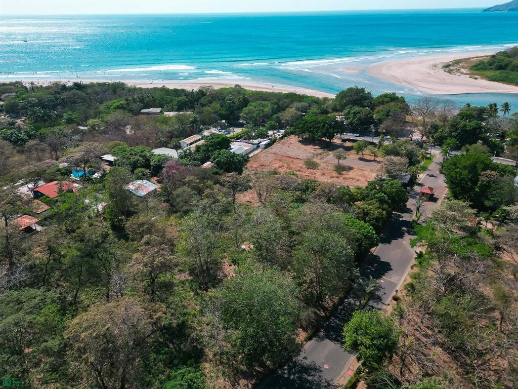 Lote Exclusivo en El Tesoro con Vista al Mar - $899K Su Oportunidad en La Costa