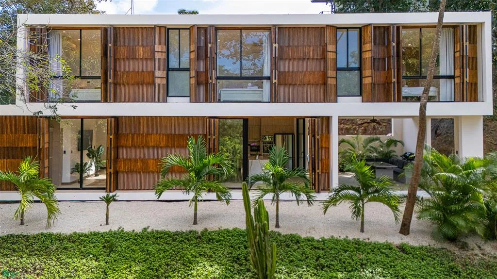 Exclusive Listing  Ocean-Breeze Louvered Villa en Lomas de Conchal