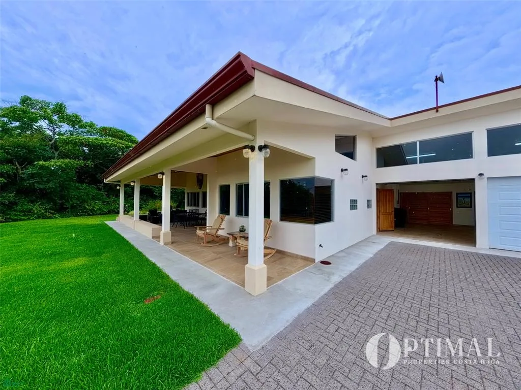 Finca Moderna de Montaña en Alquiler en San Isidro de Grecia, Alajuela