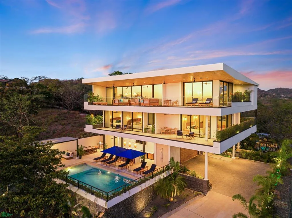 Propiedad de Lujo con Vista al Mar y Casitas Independientes