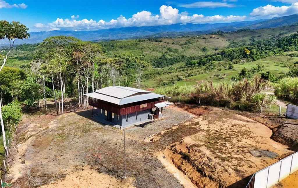 Exclusiva casa de madera con impresionantes vistas a las montañas y alto potencial de desarrollo cer — photo 3