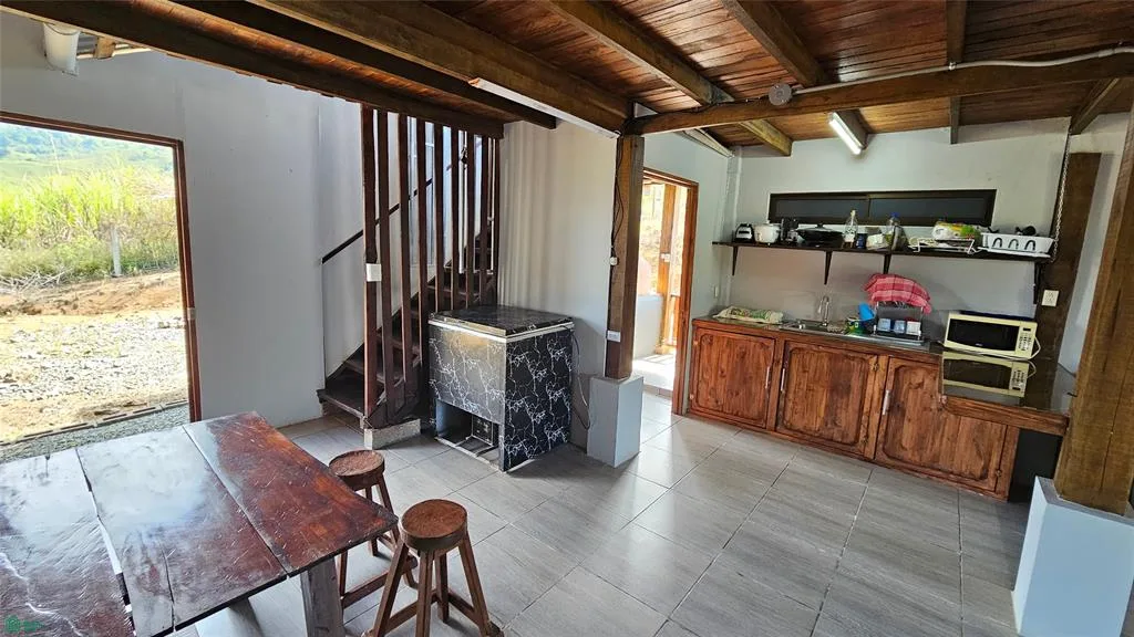 Exclusiva casa de madera con impresionantes vistas a las montañas y alto potencial de desarrollo cer — photo 5