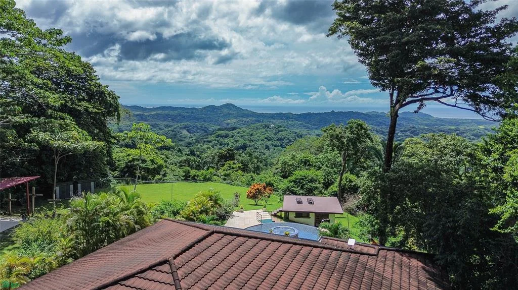 Casa Jardín | Finca con vista panorámica al mar sobre Playa Sámara