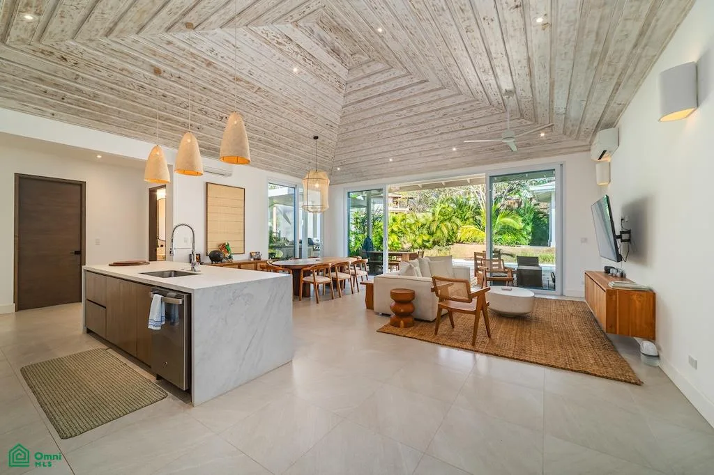 ¡DE NUEVO EN EL MERCADO! Casa Higuerón ~ Residencia de Lujo de 4 Habitaciones con Casa de Huéspedes
