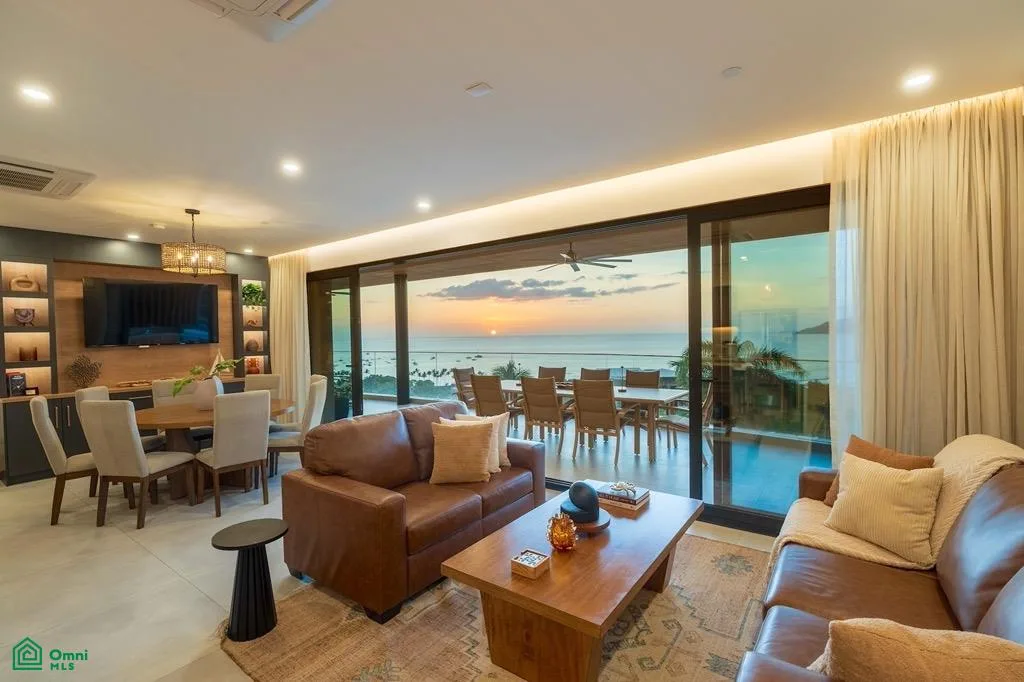 La Residencia Definitiva con Vista al Mar a Distancia Caminable de la Playa