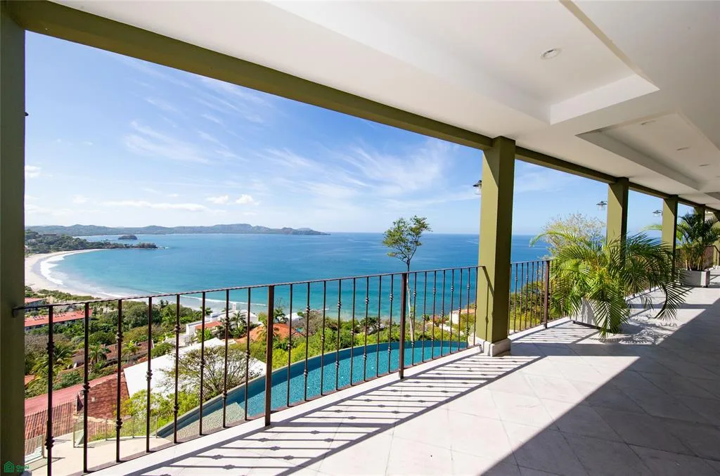 360 - 310 Splendor Penthouse