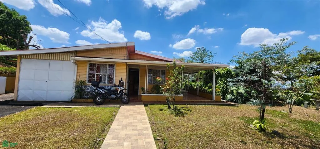 Acogedora casa de alquiler amueblada  con  amplio jardín