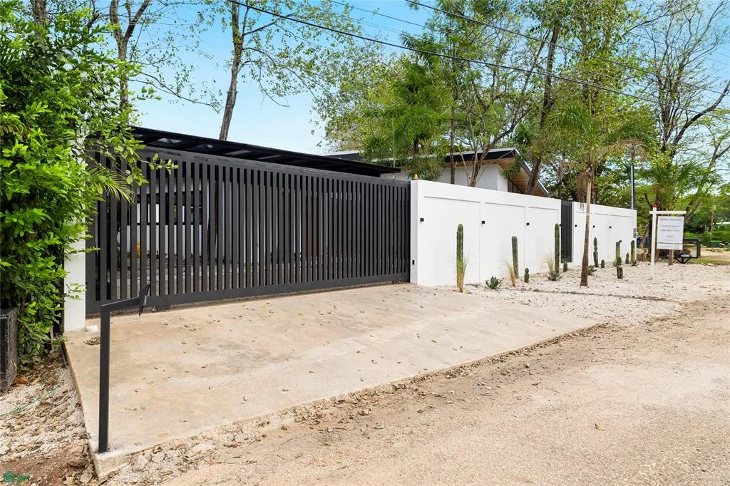 Elegante villa de 4 dormitorios con casita independiente en Playa Grande