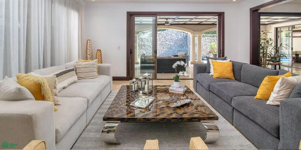 Residencia Mediterranea Atemporal en Lindora