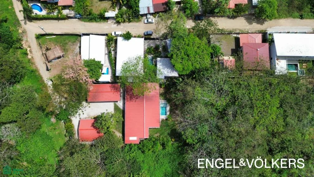 Impresionante casa con casita de invitados y potencial de inversión