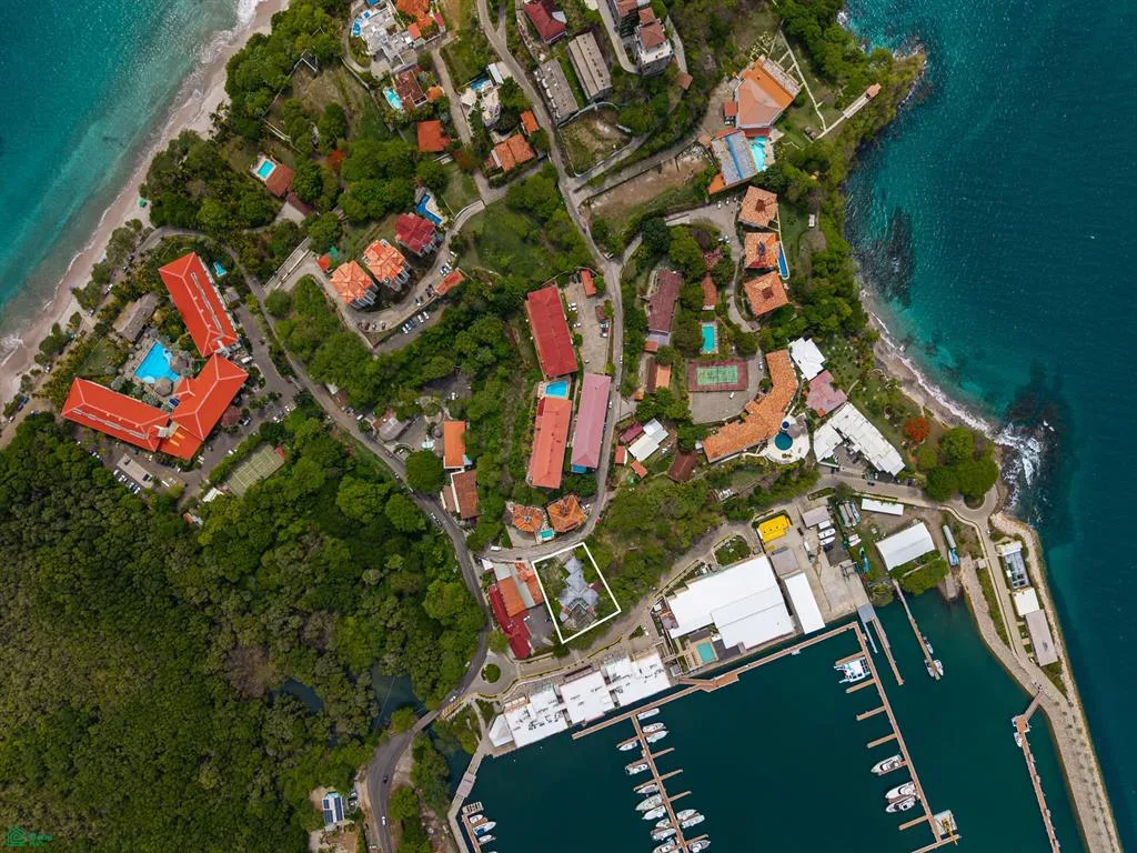 Lote Premium de 1,351 m² para Desarrollo en Playa Flamingo