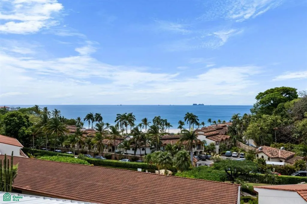 Casa Veranera: Prime Estate Steps from Playa Flamingo’s White Sands