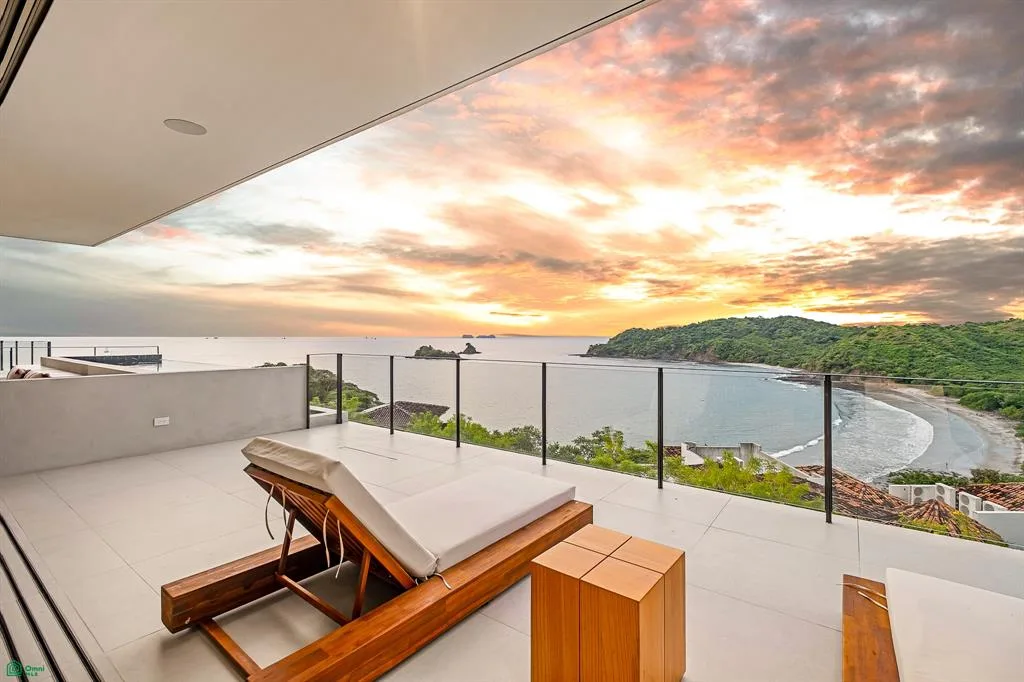 Casa Chameleon Villa Primavera — Una Villa de Lujo con Vista al Pacifico