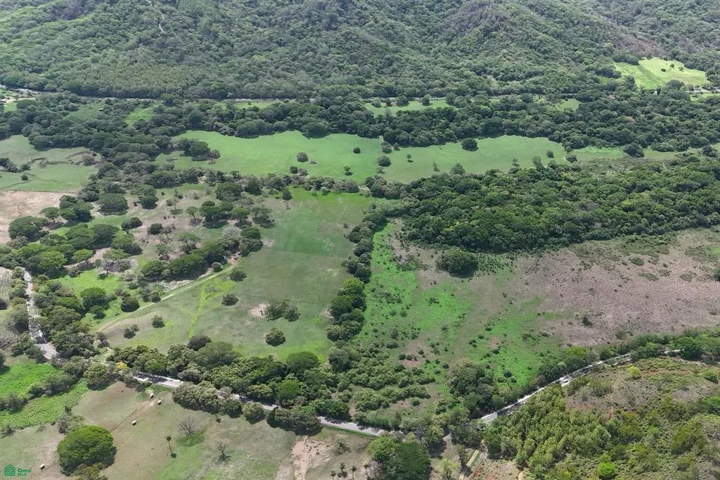 Finca de 26 Hectáreas en Río Seco ~ Agua, Potreros y Potencial de Desarrollo Cerca de Playa Junquill