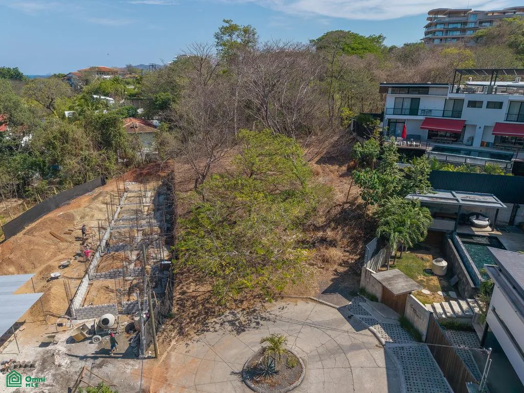 PLAYA TAMARINDO EXCELENTE UBICACION LOTE USO MIXTO 1312 M2.