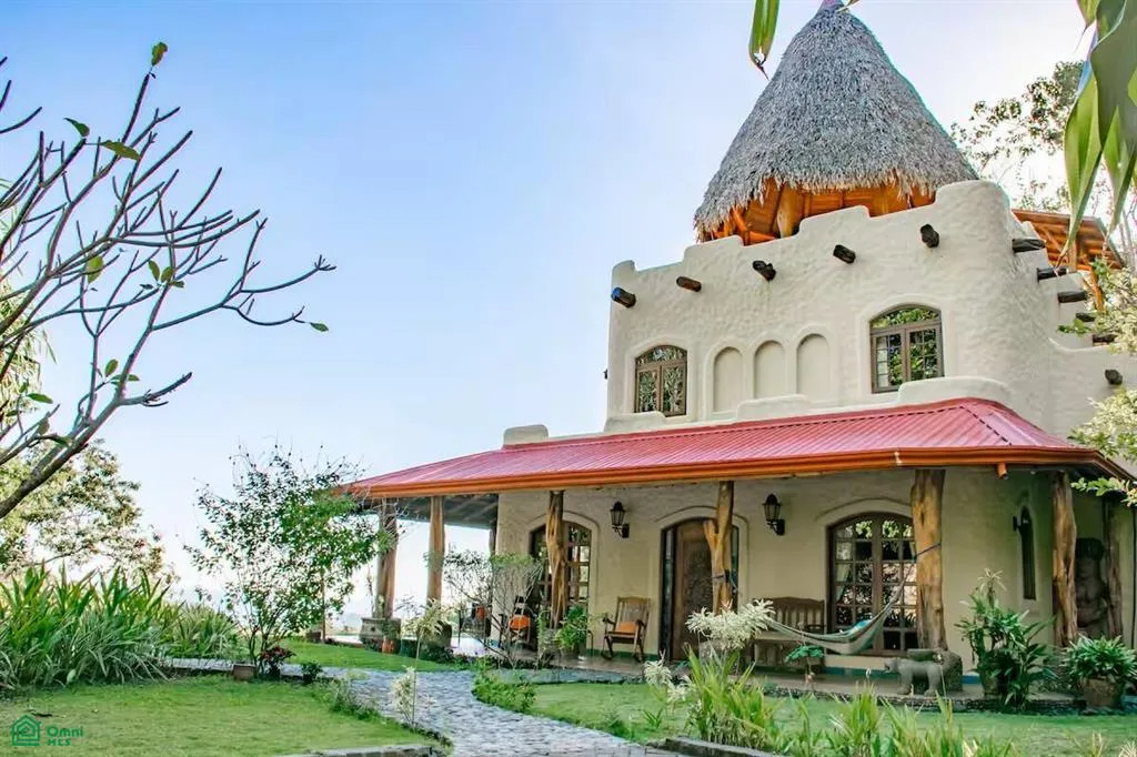 Casa Mágica en la Selva con Vista al Mar, Piscina y Cascada