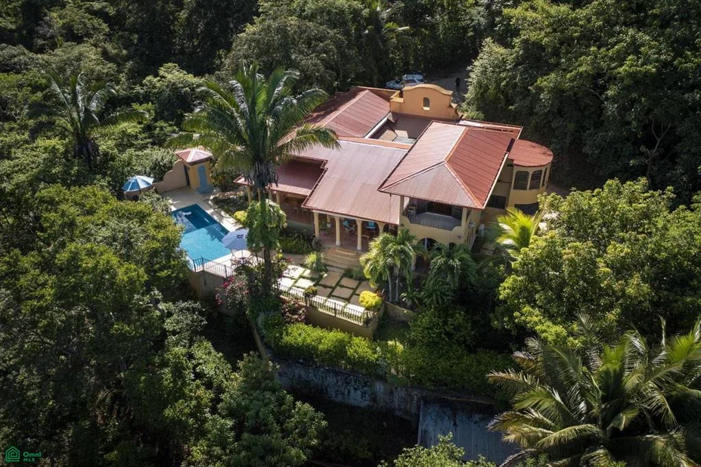 Casa Tara | Casa con Vista al Mar en Finca Los Sueños, San Juanillo