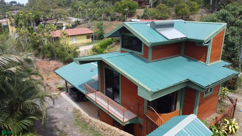 Casa en alquiler en Atenas tipo cabaña en 3 niveles vistas a montañas