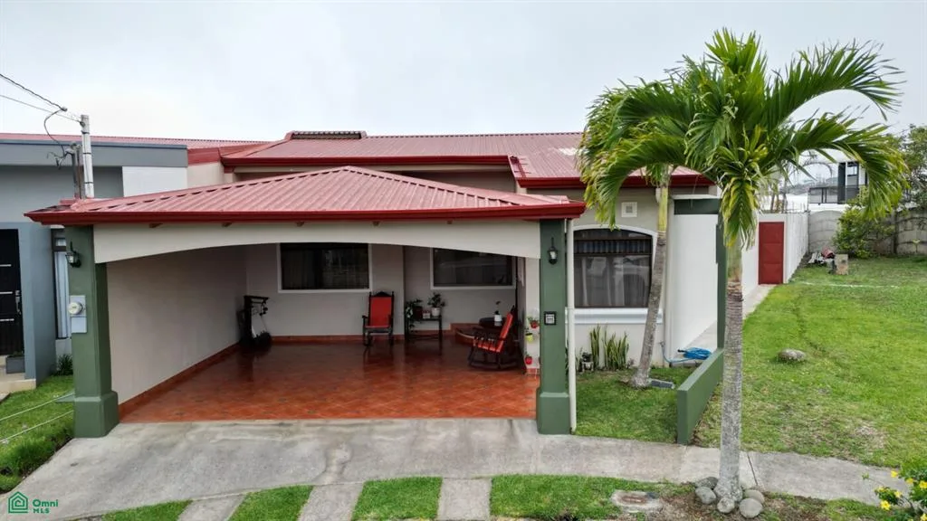 Amplia casa en la zona residencial Otto Copper, a solo una milla del centro de San Ramón, Alajuela.