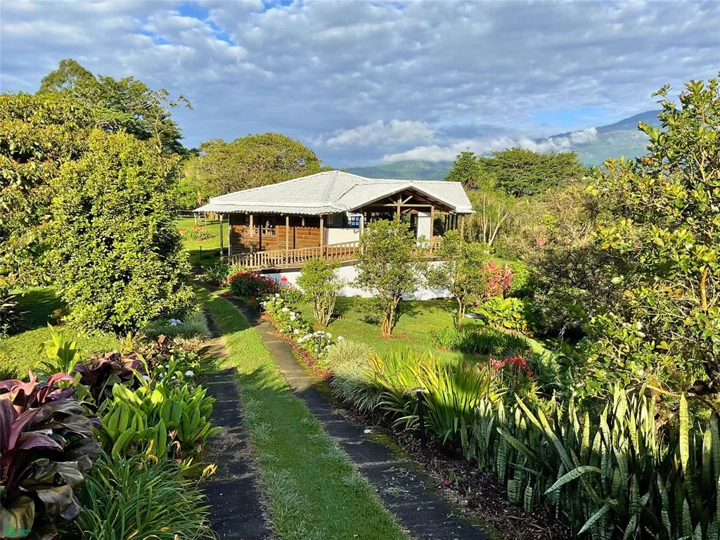 Finca con Vistas al Volcan en Turrialba