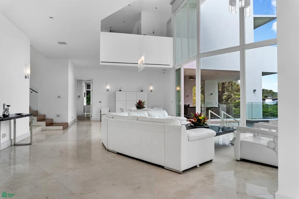 Se vende Casa de Lujo, con vista Panoramica, Piscina Infinity, Ciudad Colon, Cerro Colon