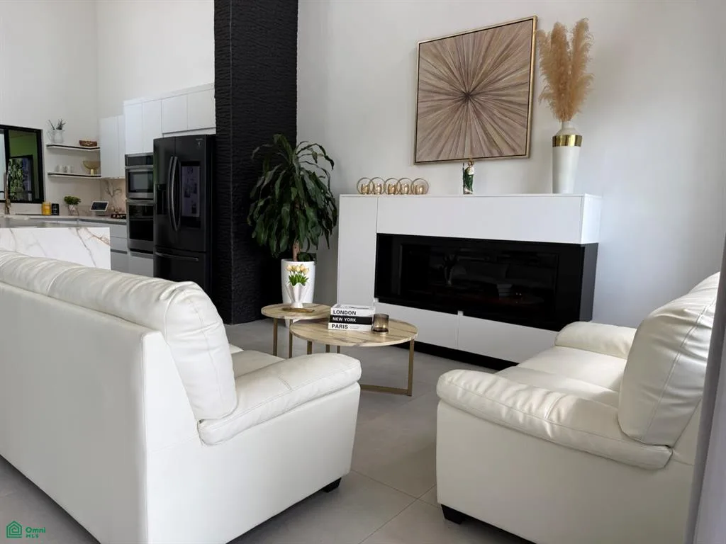 Casa amueblada de gran lujo en el cotizado condominio Montezuma, Grecia.