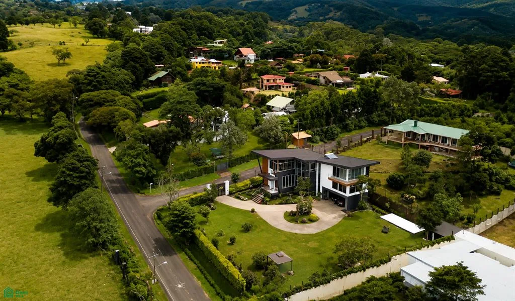 Residencia Contemporánea De Lujo En Venta En San Rafael De Heredia Costa Rica