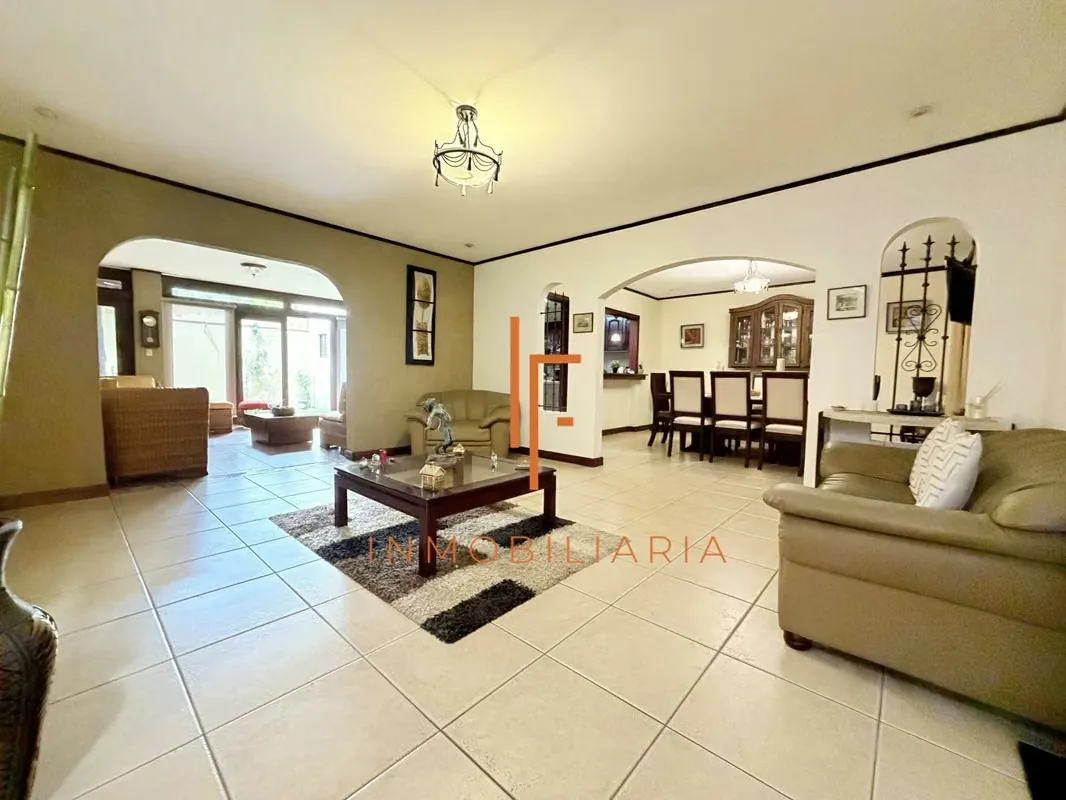 Venta de Casa en Residencial,  Ayarco a 4 min Walmart Curridabat