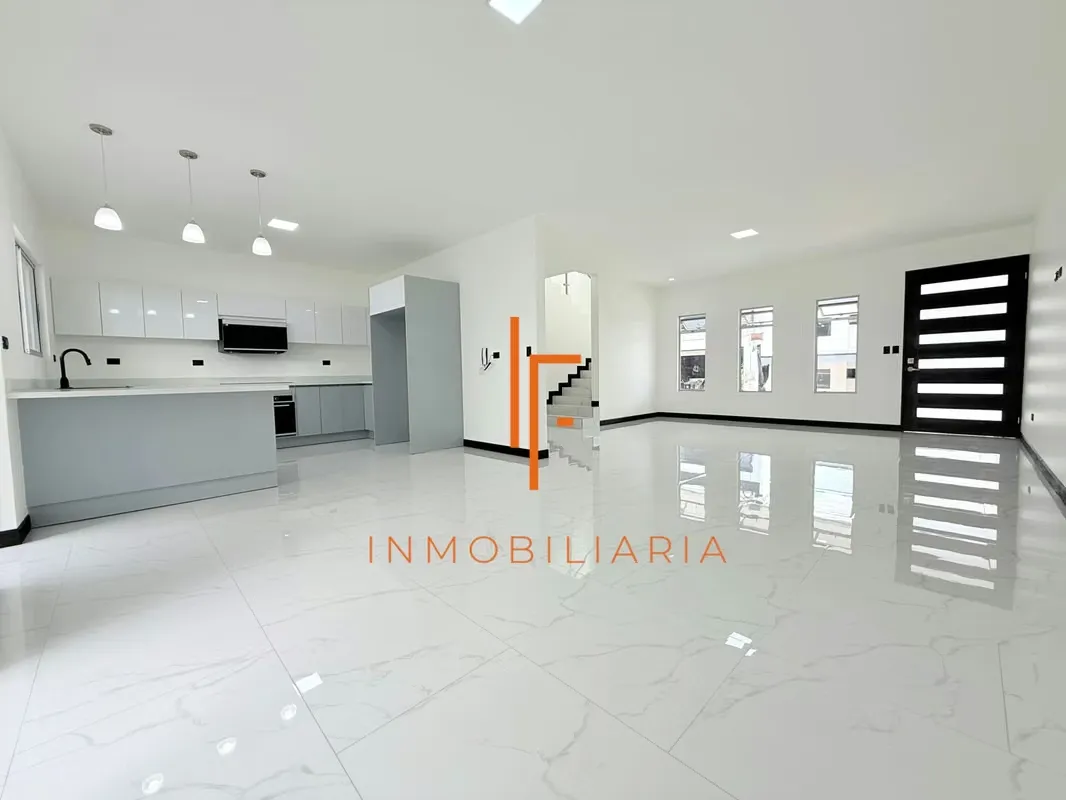 Vendo Casa en Condominio, cerca de Curridabat