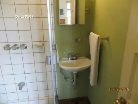 Nice studio-room, 20 minutes from the Central Park of San José. It has a daily cleaning service, a bed, closet, private bathroom, fan, hot water, cable TV, private parking, Wi-Fi and ... — photo 4