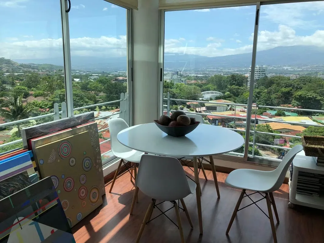 Escazú, San Rafael Condominio moderno, lindas vistas montañas y volcanes, cerca de todo.