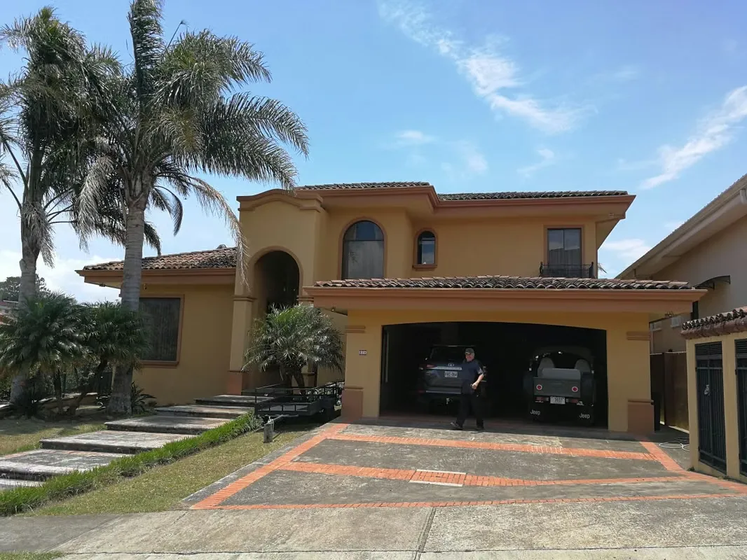 4- Large living room with fireplace, dining room with view and access to the terrace