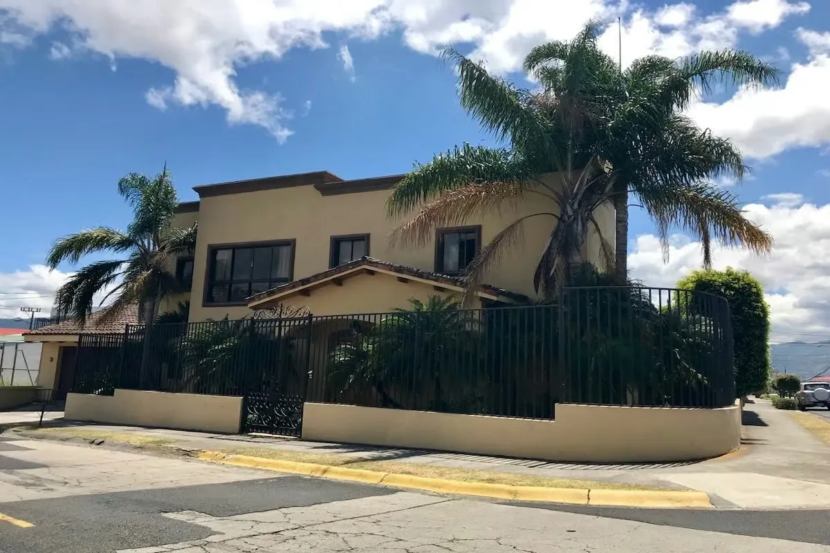Independent luxury house for sale in Prados, Curridabat (AD)