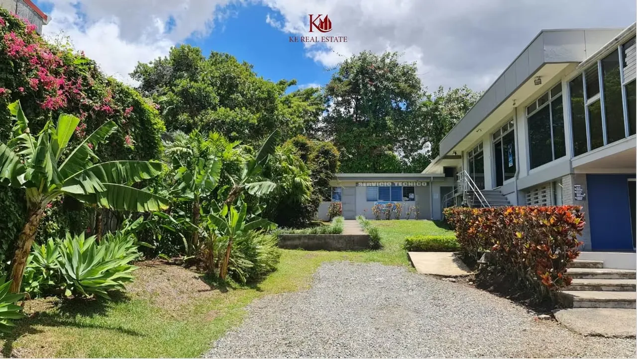 KE Real Estate sells property located in Los Yoses, San José. *Use of commercial soil* Field area: 1563.75 m2 / Building area: 670 m2 offices and 101.79 m2 parking lot Description: - ... — photo 3