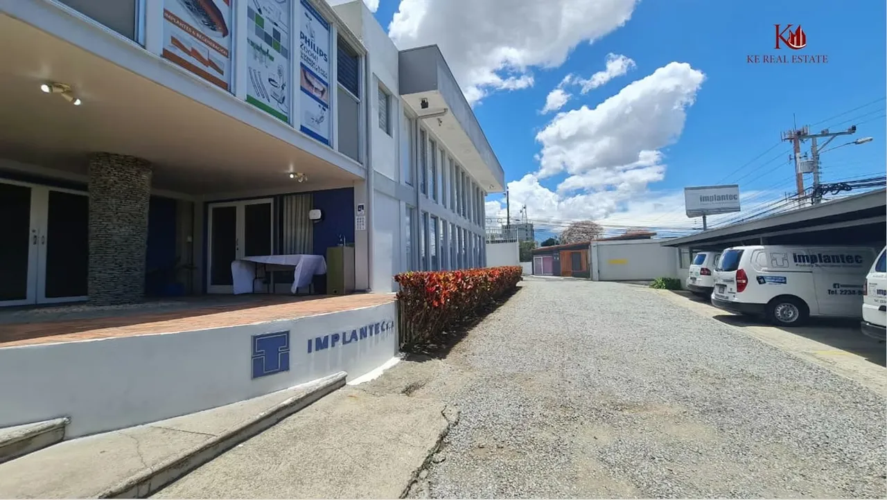 KE Real Estate sells property located in Los Yoses, San José. *Use of commercial soil* Field area: 1563.75 m2 / Building area: 670 m2 offices and 101.79 m2 parking lot Description: - ... — photo 5