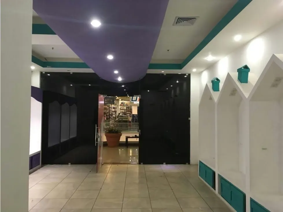 DESCRIPTION GENERAL: exclusive local, located on the second floor, near the cinema and foodcourt area. Self-funding: 20% premium, term: 10 years to ...