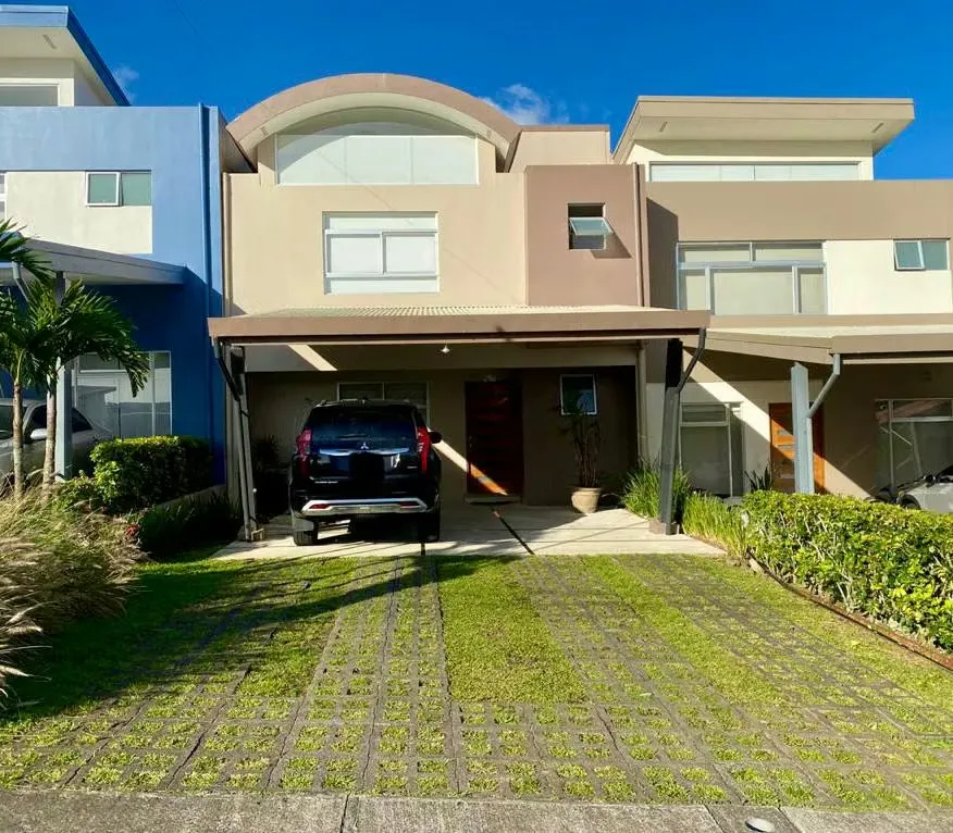 Vende casa Barlovento c/4 parqueos y amplio jardín, Curridabat (AD)